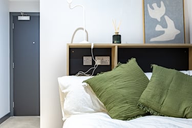 Classic Plus En Suite at Biscuit Factory, 140 Little Donegall Street, City Centre, Belfast, BT12FL - Image 1